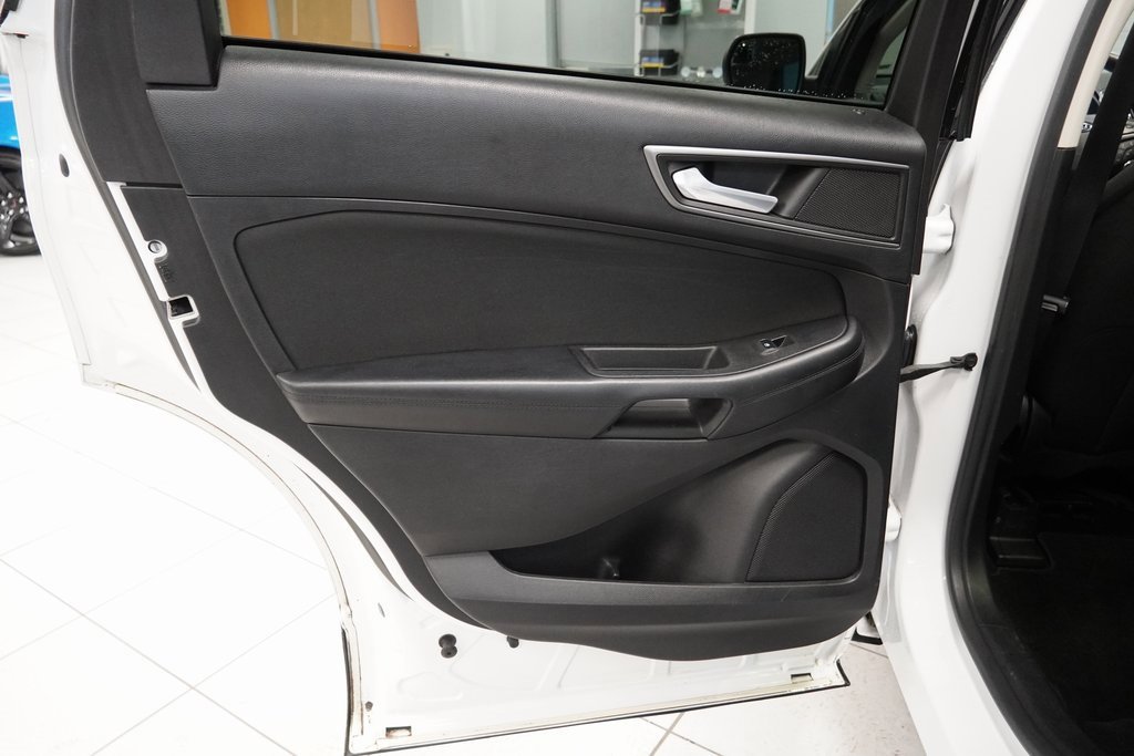 Used 2015 Ford Edge SE image 24