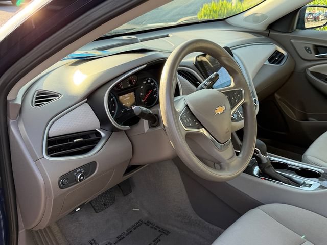 Used 2025 Chevrolet Malibu LT FWD image 12
