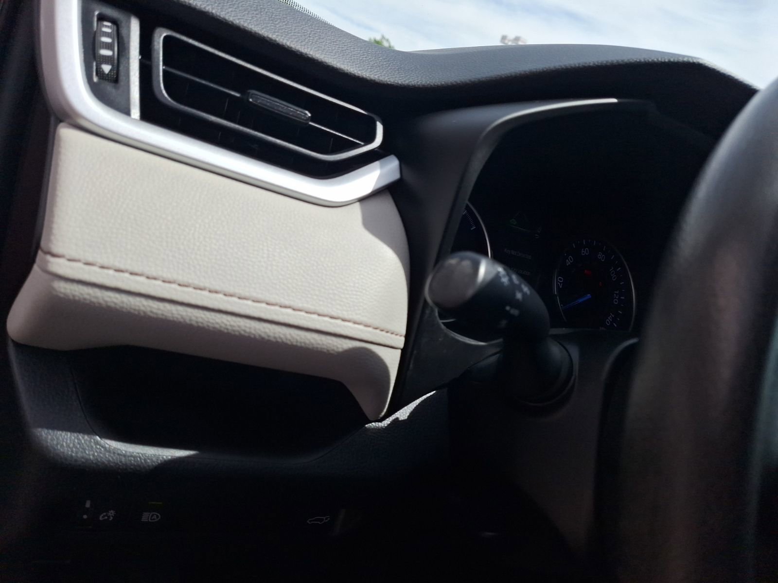 Used 2022 Toyota RAV4 XLE w/ Convenience Package AWD/4WD image 18