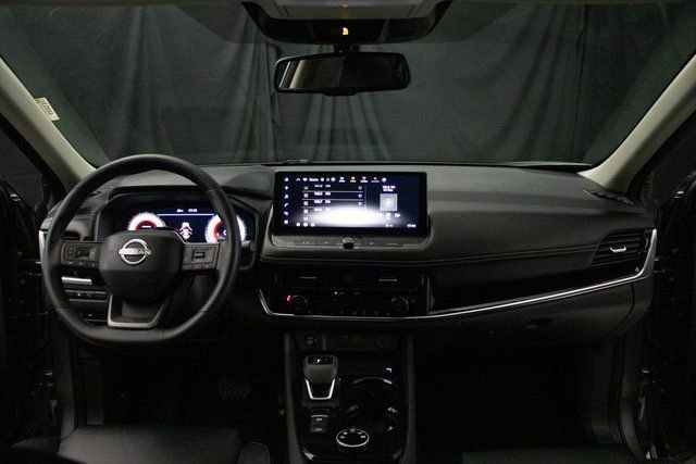 Used 2025 Nissan Rogue SL w/ Tech Package image 22