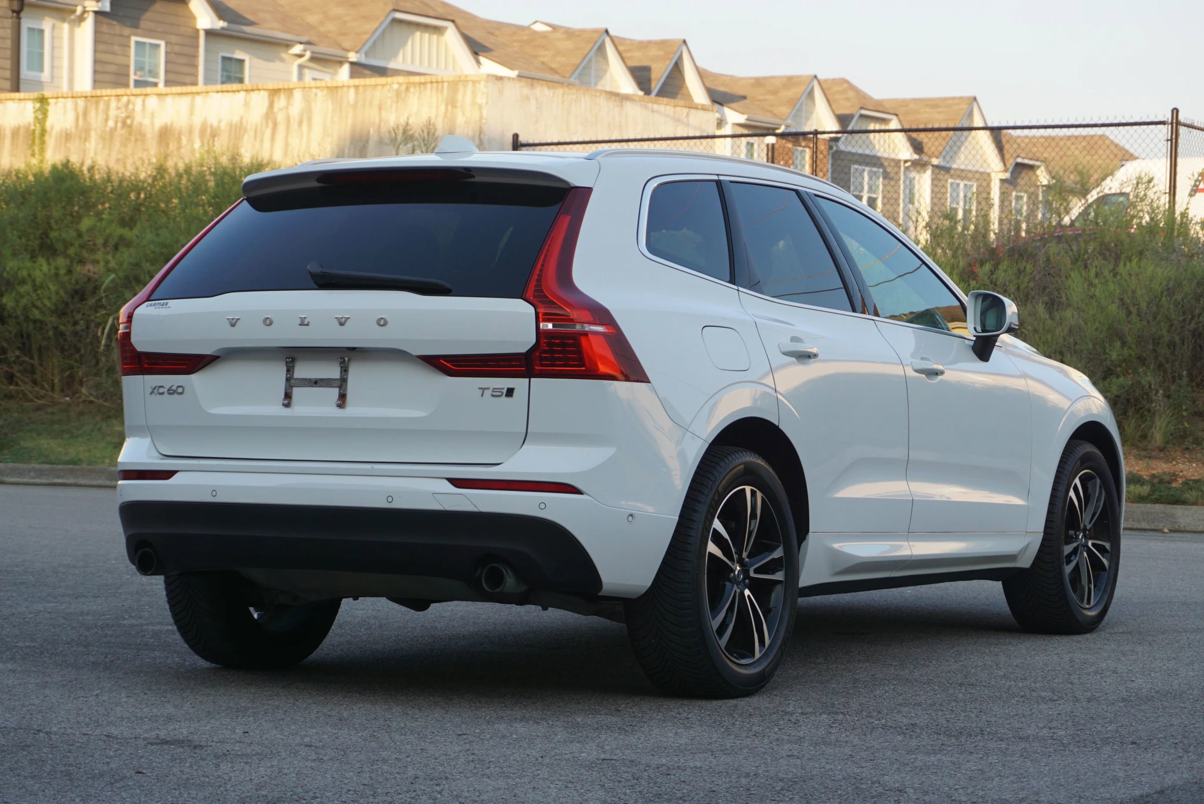 Used 2019 Volvo XC60 T5 Momentum w/ Multimedia Package image 5