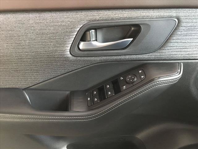 Used 2021 Nissan Rogue SV FWD image 12