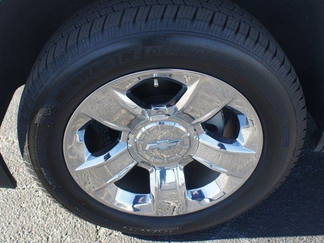 Used 2019 Chevrolet Suburban Premier image 28