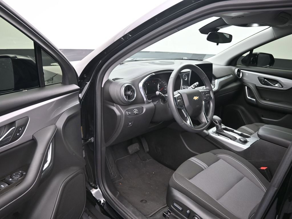 Used 2025 Chevrolet Blazer LT FWD image 10