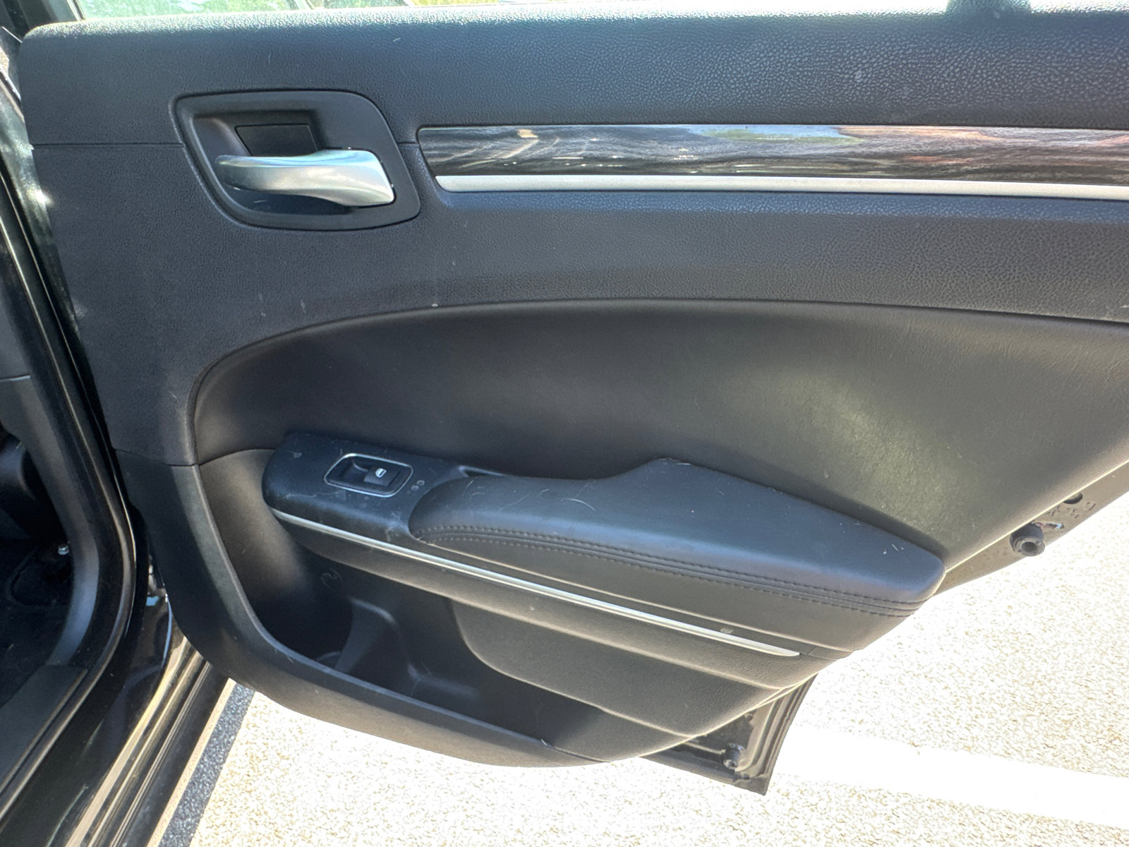 Used 2018 Chrysler 300 Touring L image 19