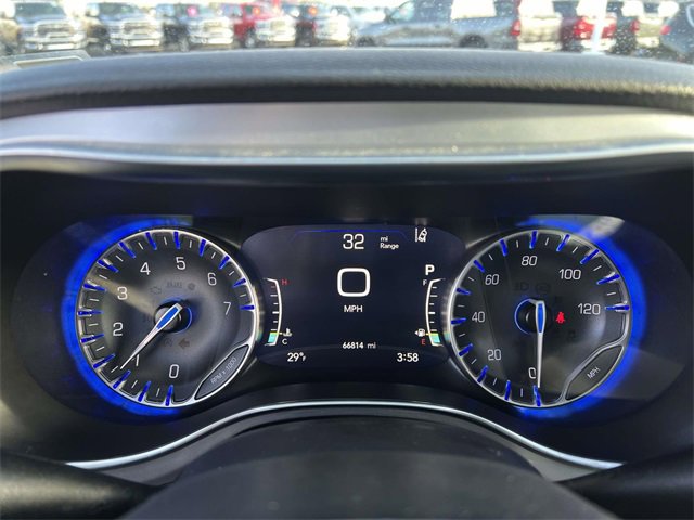 Used 2025 Chrysler Pacifica Limited image 13
