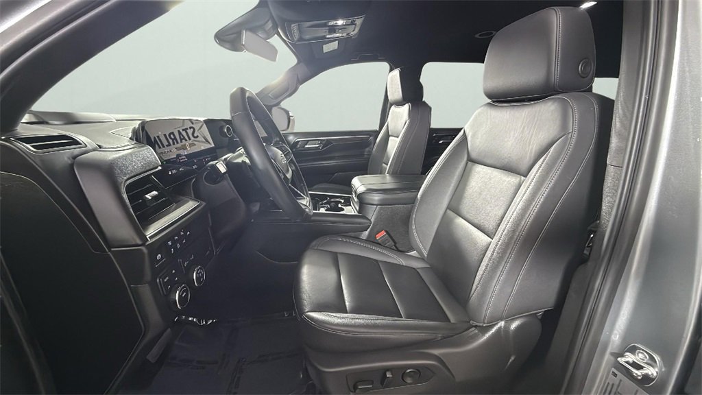 Used 2025 Chevrolet Suburban Z71 image 17