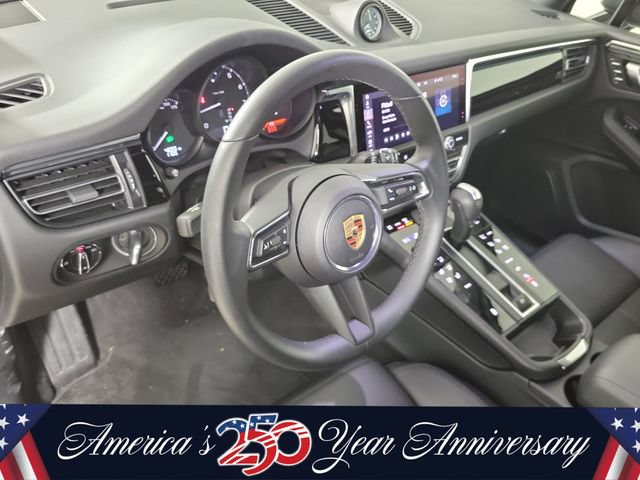 Used 2025 Porsche Macan AWD/4WD image 18