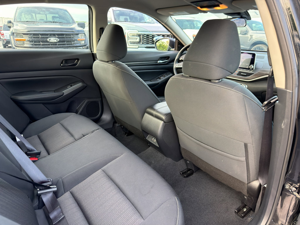 Used 2025 Nissan Altima 2.5 SV FWD image 11