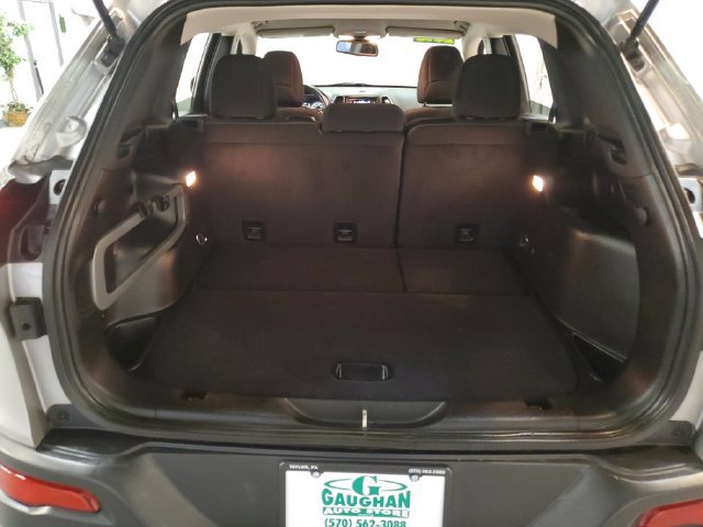 Used 2016 Jeep Cherokee Latitude AWD/4WD image 6