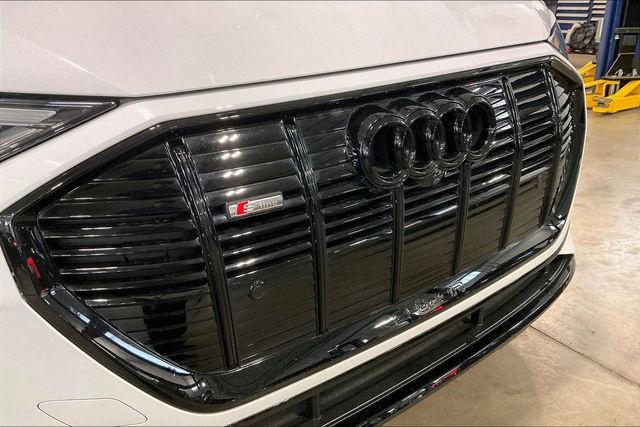 Used 2023 Audi e-tron Prestige w/ Prestige Package image 30