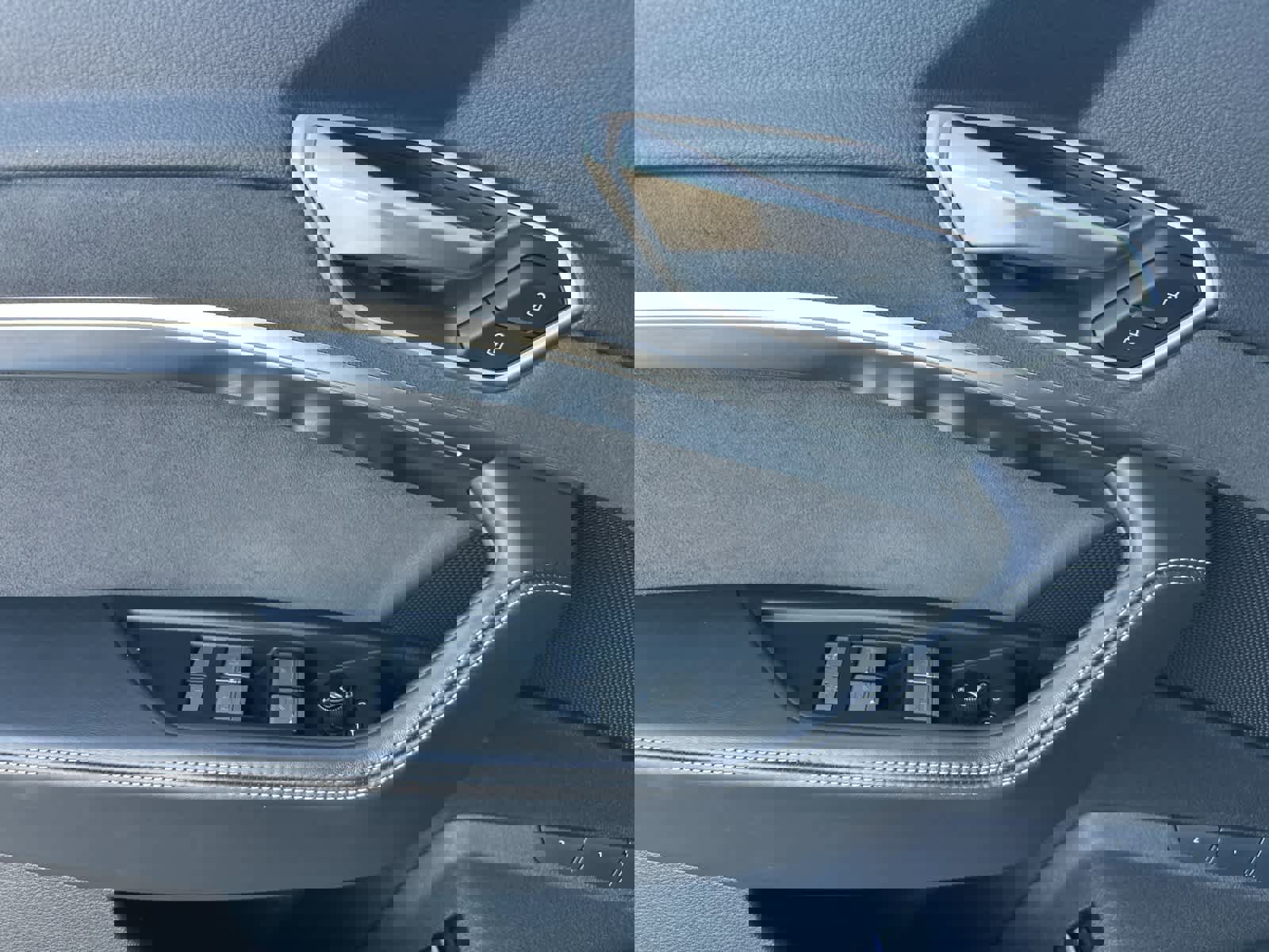 Used 2022 Audi e-tron S Premium Plus image 12