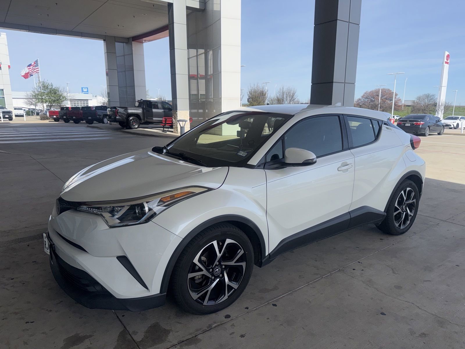Used 2018 Toyota C-HR XLE image 1
