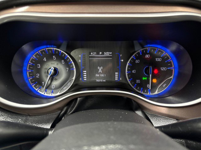 Used 2023 Chrysler Voyager LX image 21