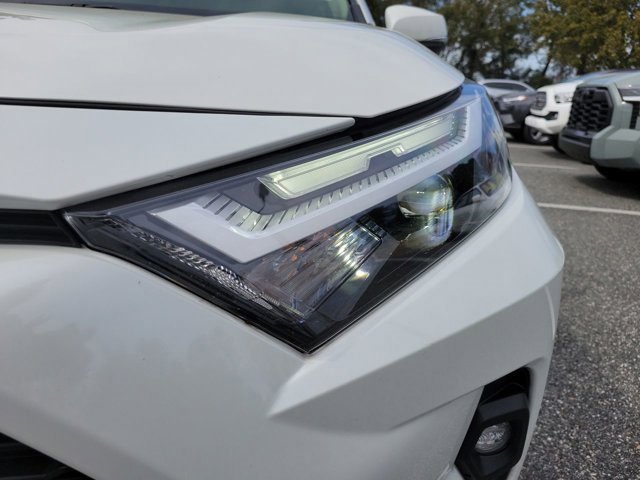 Used 2022 Toyota RAV4 XLE Premium image 16