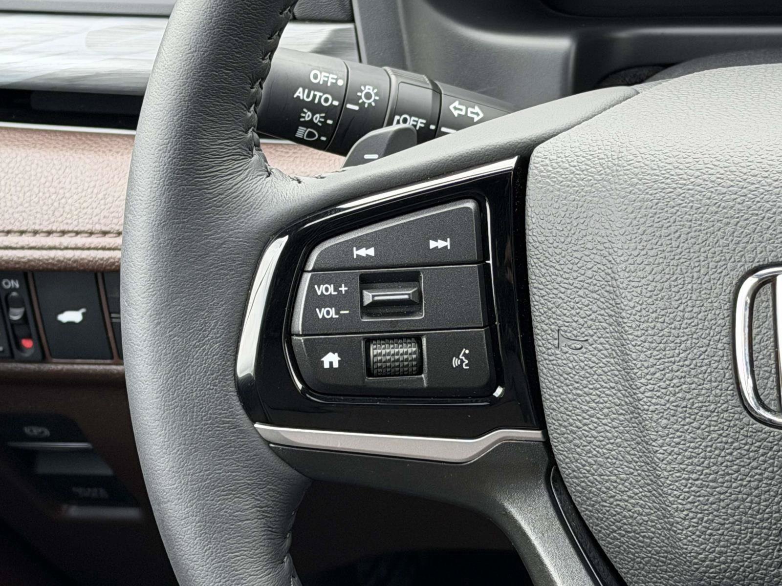 Certified 2026 Honda Odyssey Elite image 17