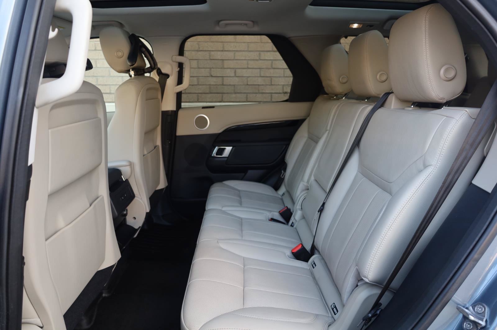 Used 2019 Land Rover Discovery SE AWD/4WD image 23