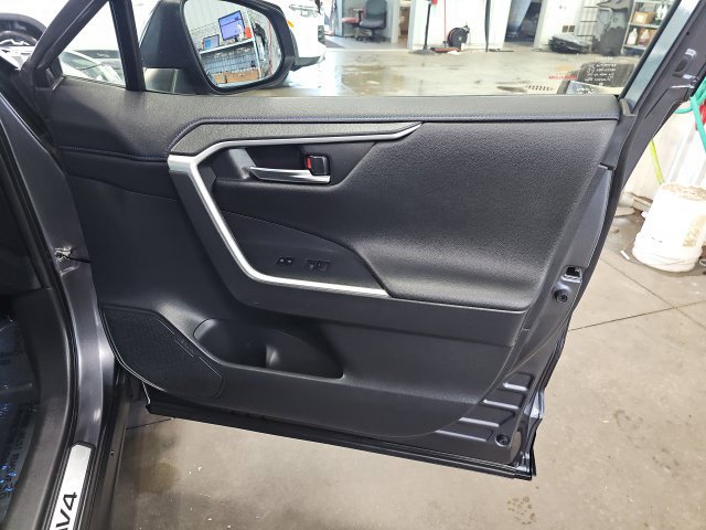 Used 2022 Toyota RAV4 XSE w/ XSE Grade Weather Package AWD/4WD image 37