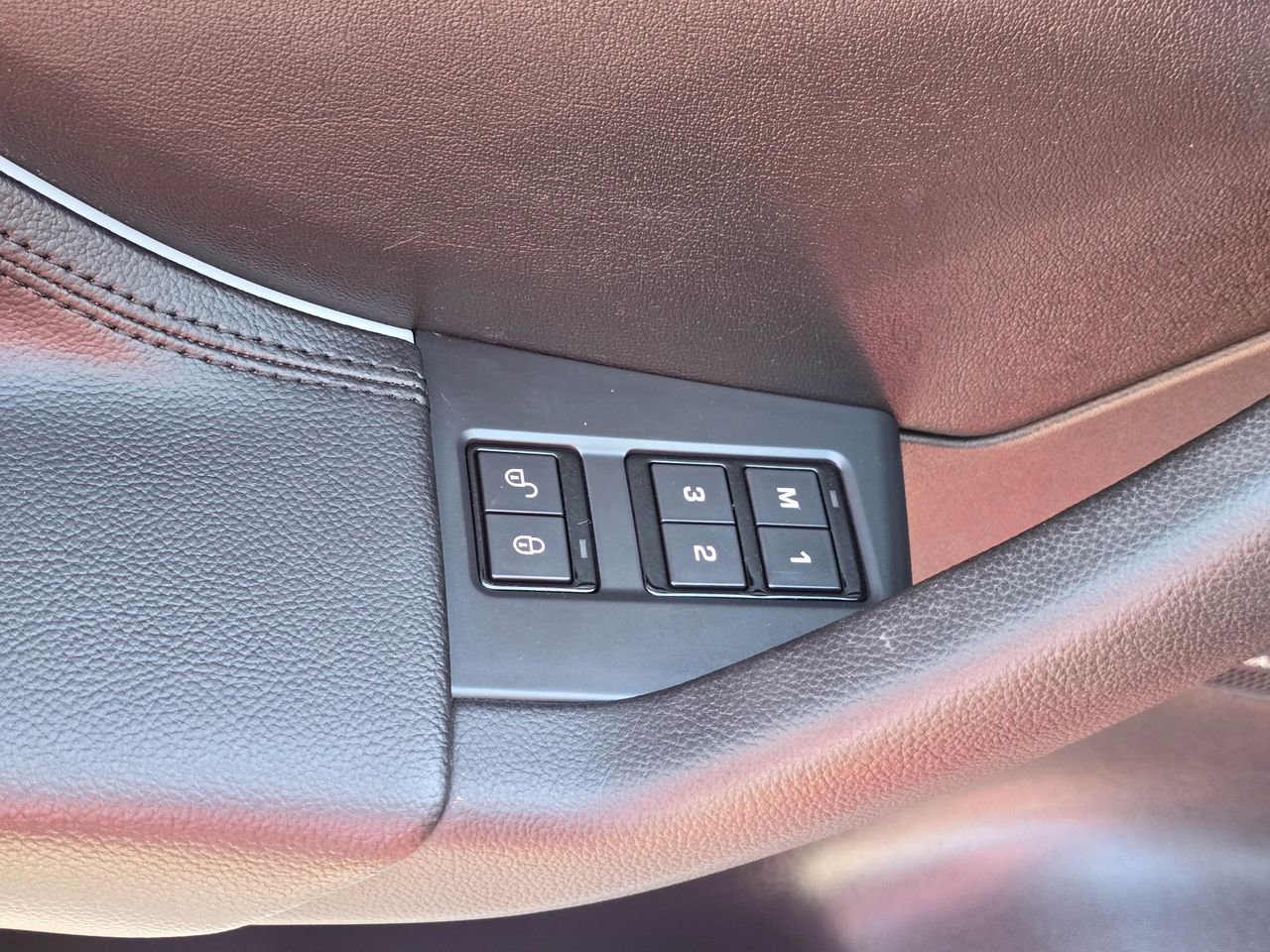 Used 2019 Jaguar F-PACE Premium image 12