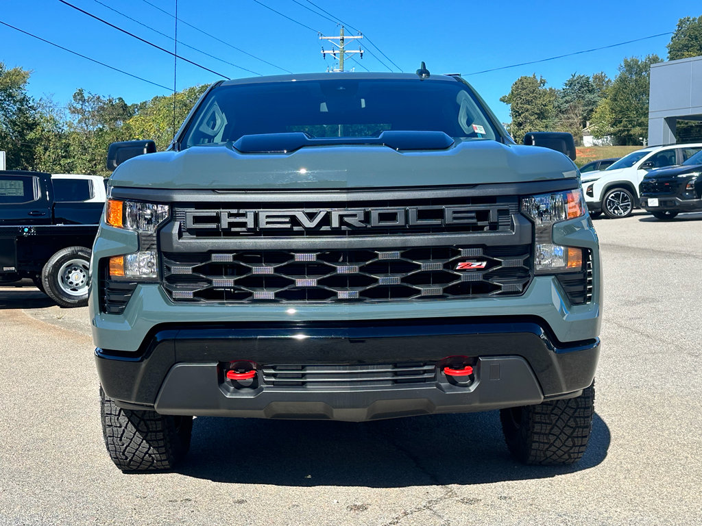 Used 2025 Chevrolet Silverado 1500 Custom Trail Boss w/ LPO, Dark Essentials Package image 5