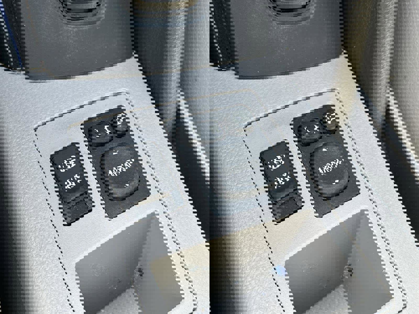 Used 2014 Toyota RAV4 EV image 27