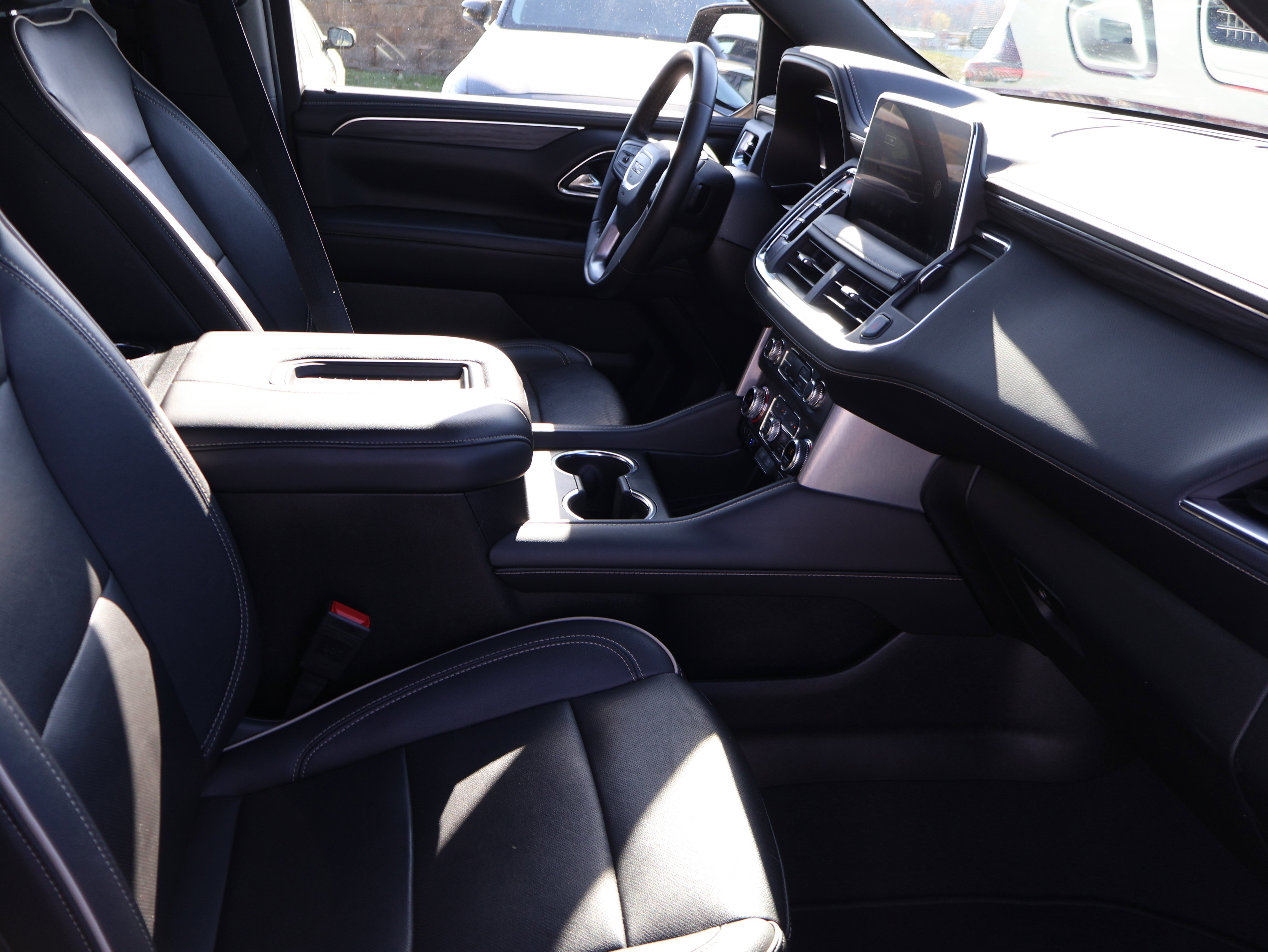 Used 2024 GMC Yukon SLT image 11