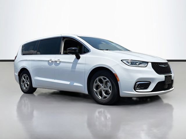 Used 2023 Chrysler Pacifica Touring-L FWD image 5