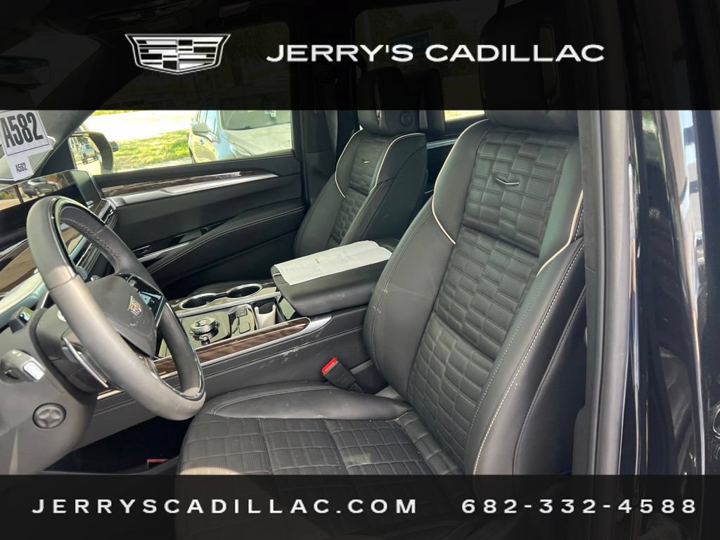Used 2026 Cadillac Escalade Platinum Sport AWD/4WD image 11