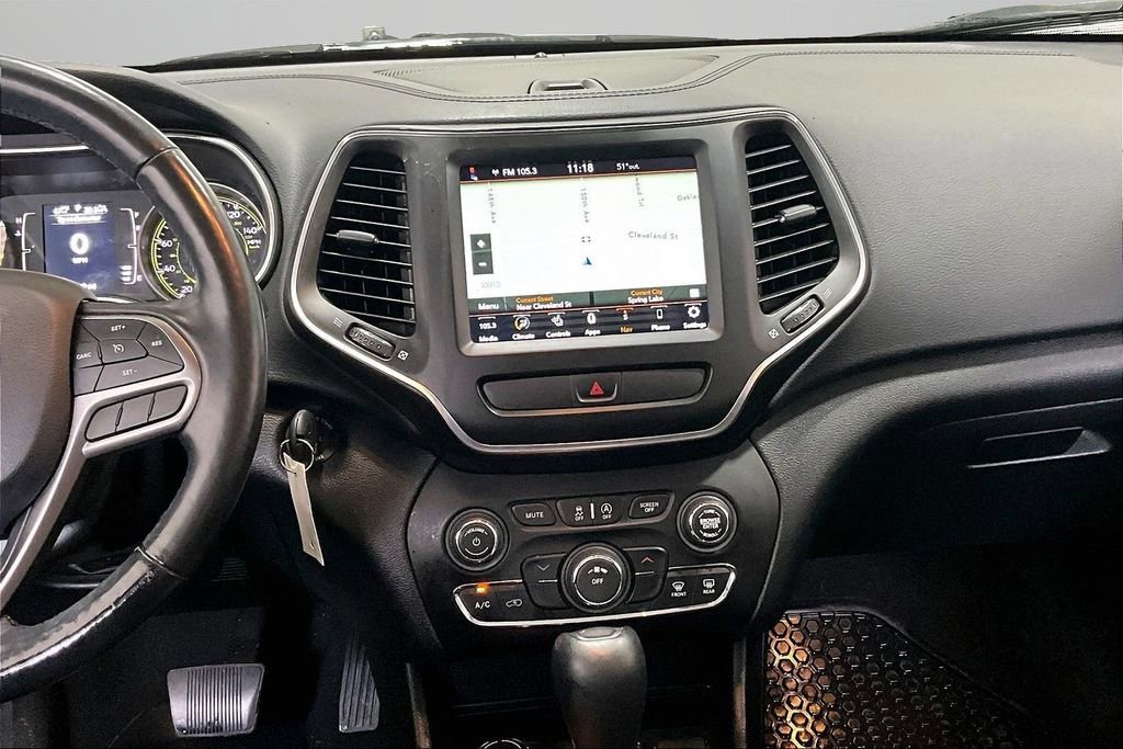 Used 2020 Jeep Cherokee Latitude w/ Cold Weather Group AWD/4WD image 9