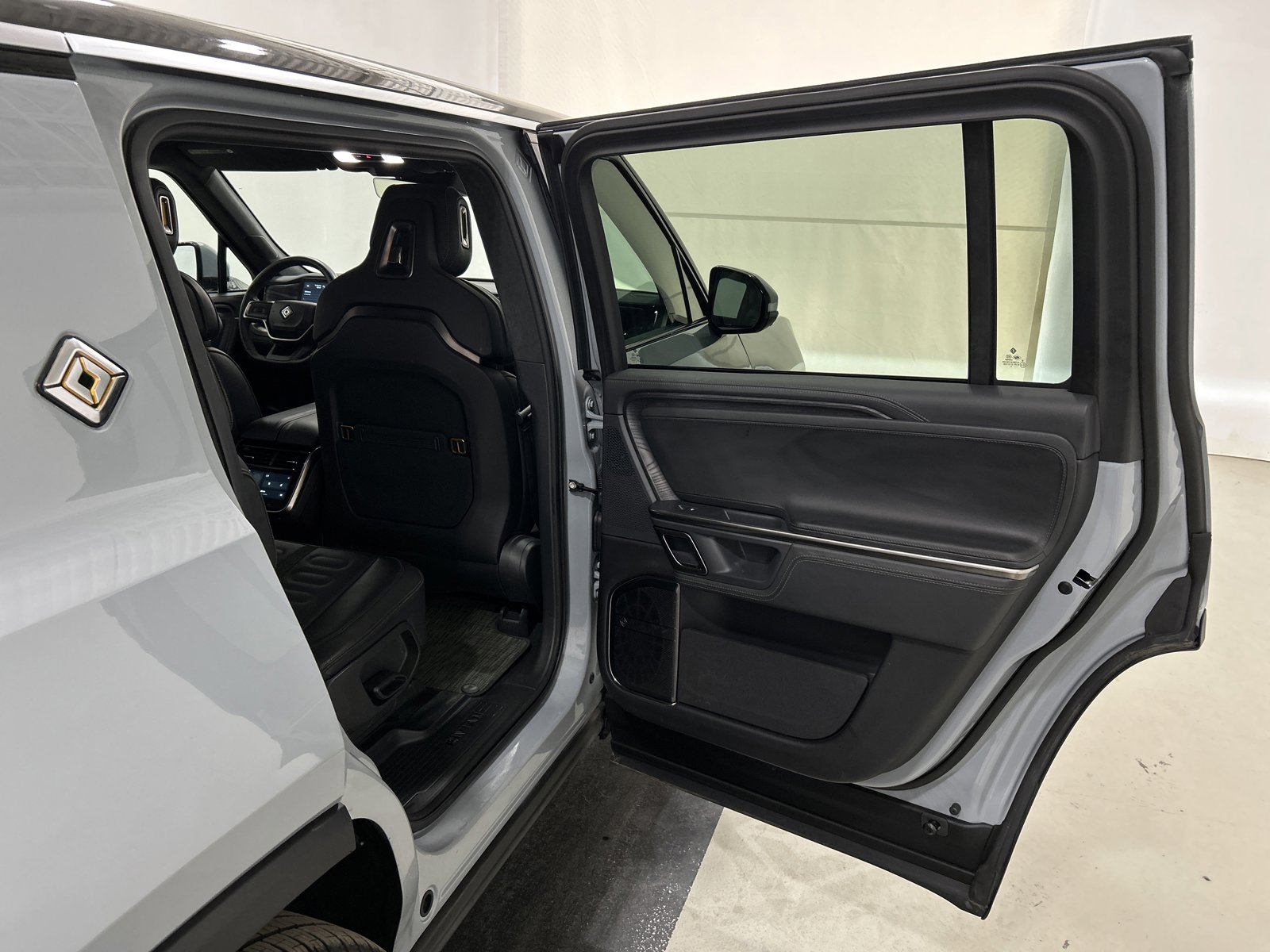 Used 2023 Rivian R1S Adventure image 19