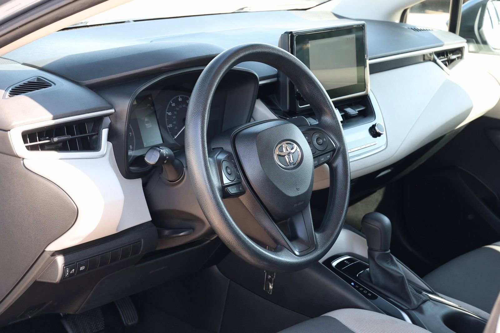 Used 2023 Toyota Corolla LE image 12