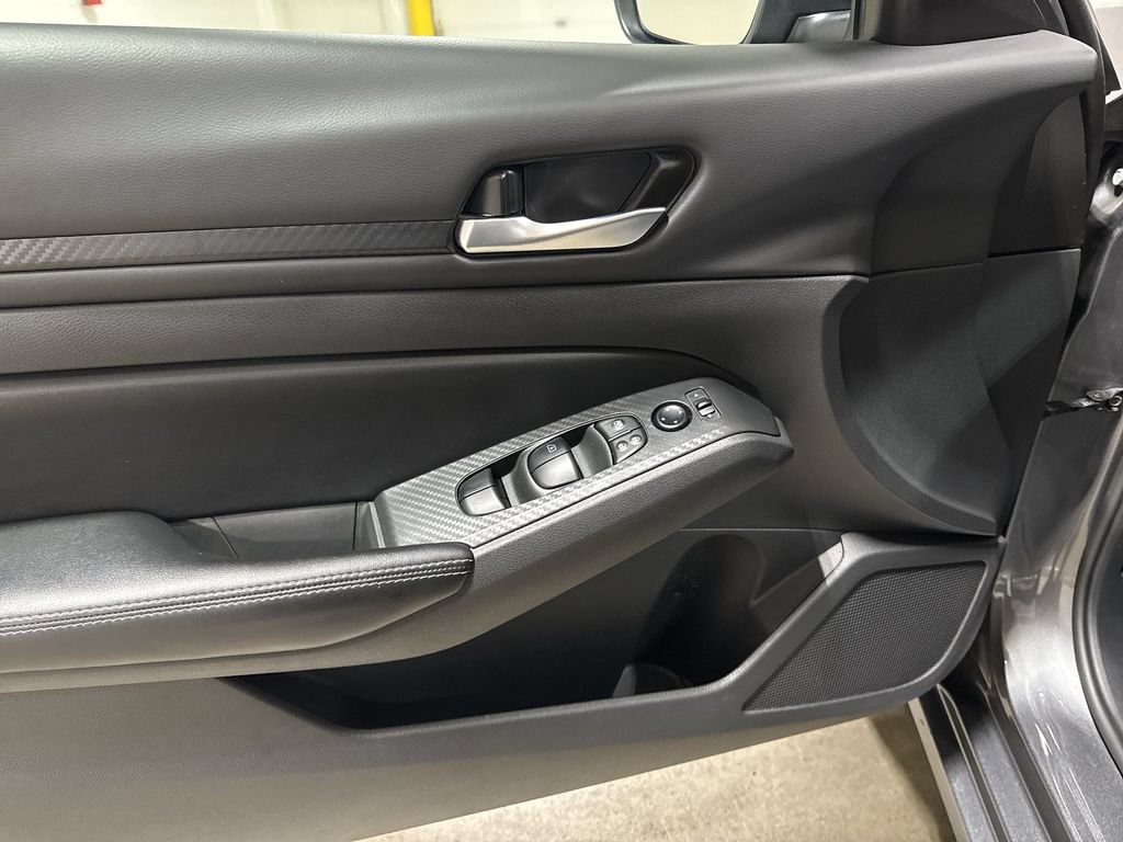 Used 2024 Nissan Altima 2.5 SV FWD image 20