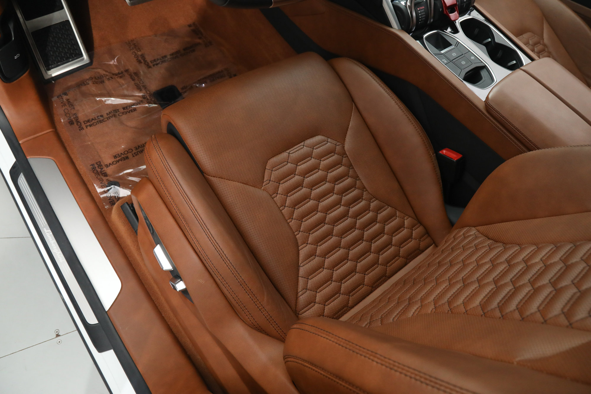 Used 2020 Lamborghini Urus AWD/4WD image 19