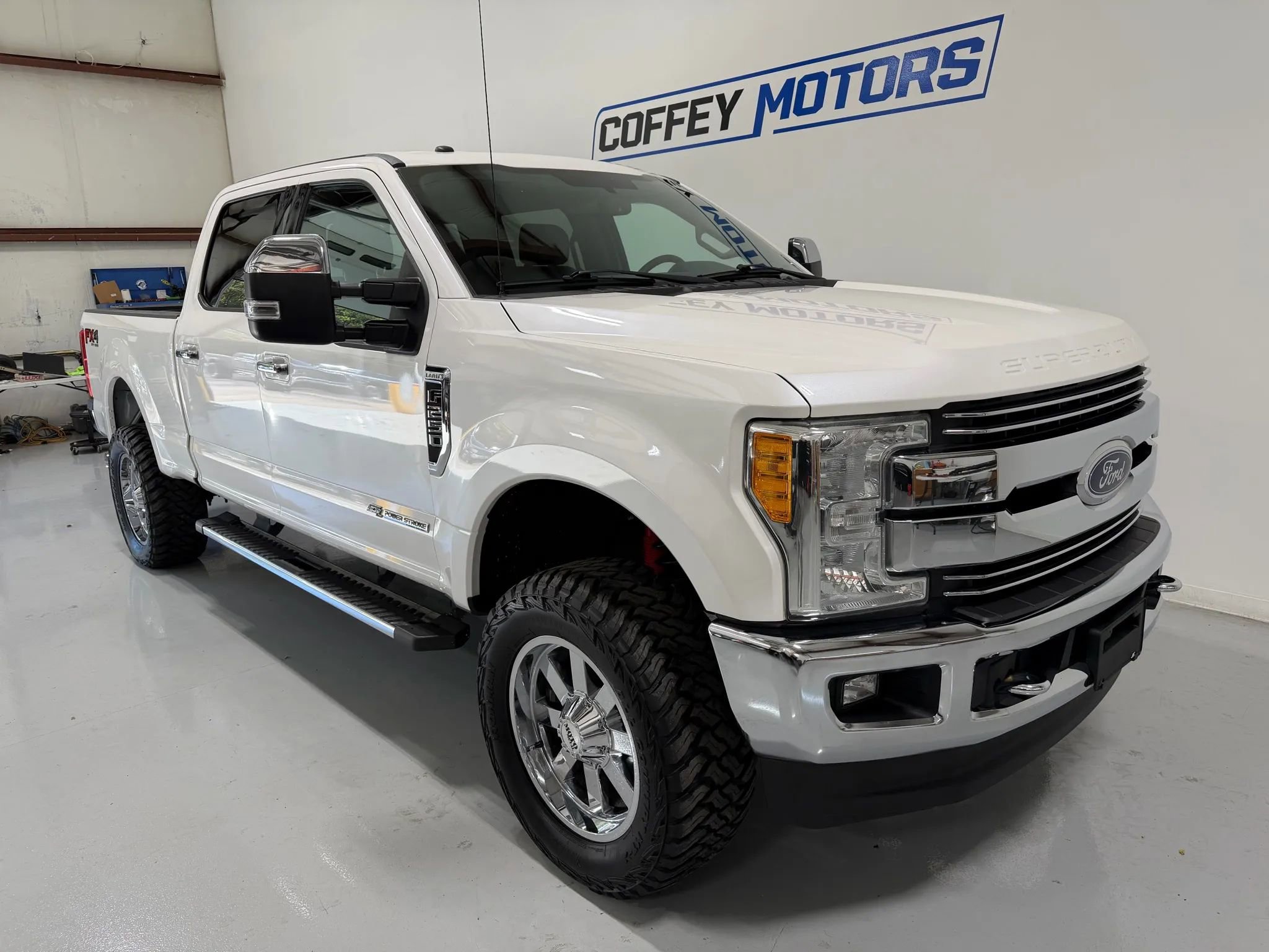 Used 2017 Ford F250 Lariat w/ Chrome Package image 8