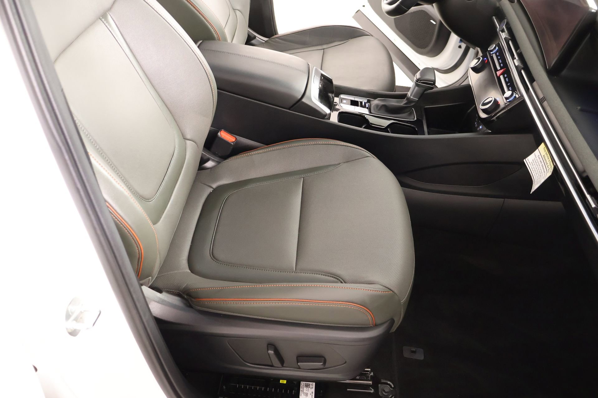 Certified 2025 Hyundai Santa Cruz Limited image 13