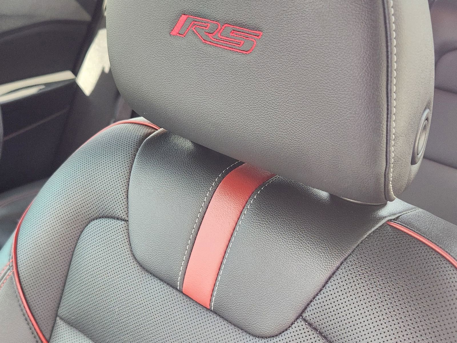 Used 2024 Chevrolet Trax RS FWD image 16