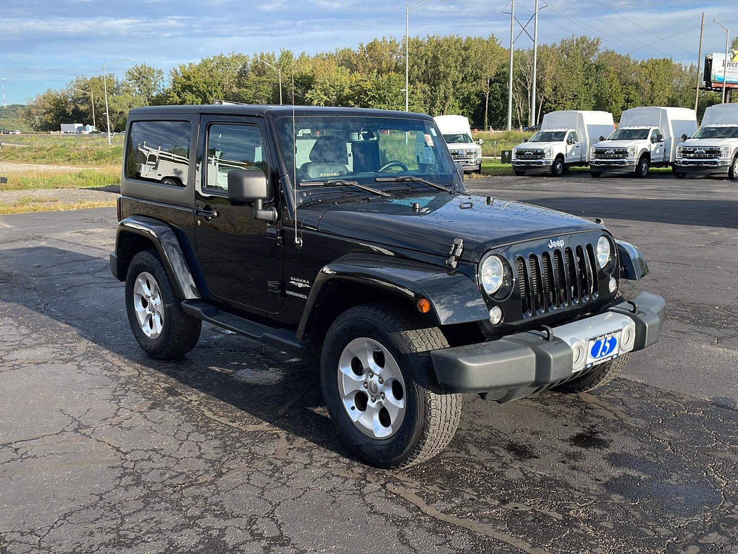 Used 2015 Jeep Wrangler Sahara w/ Connectivity Group AWD/4WD image 7