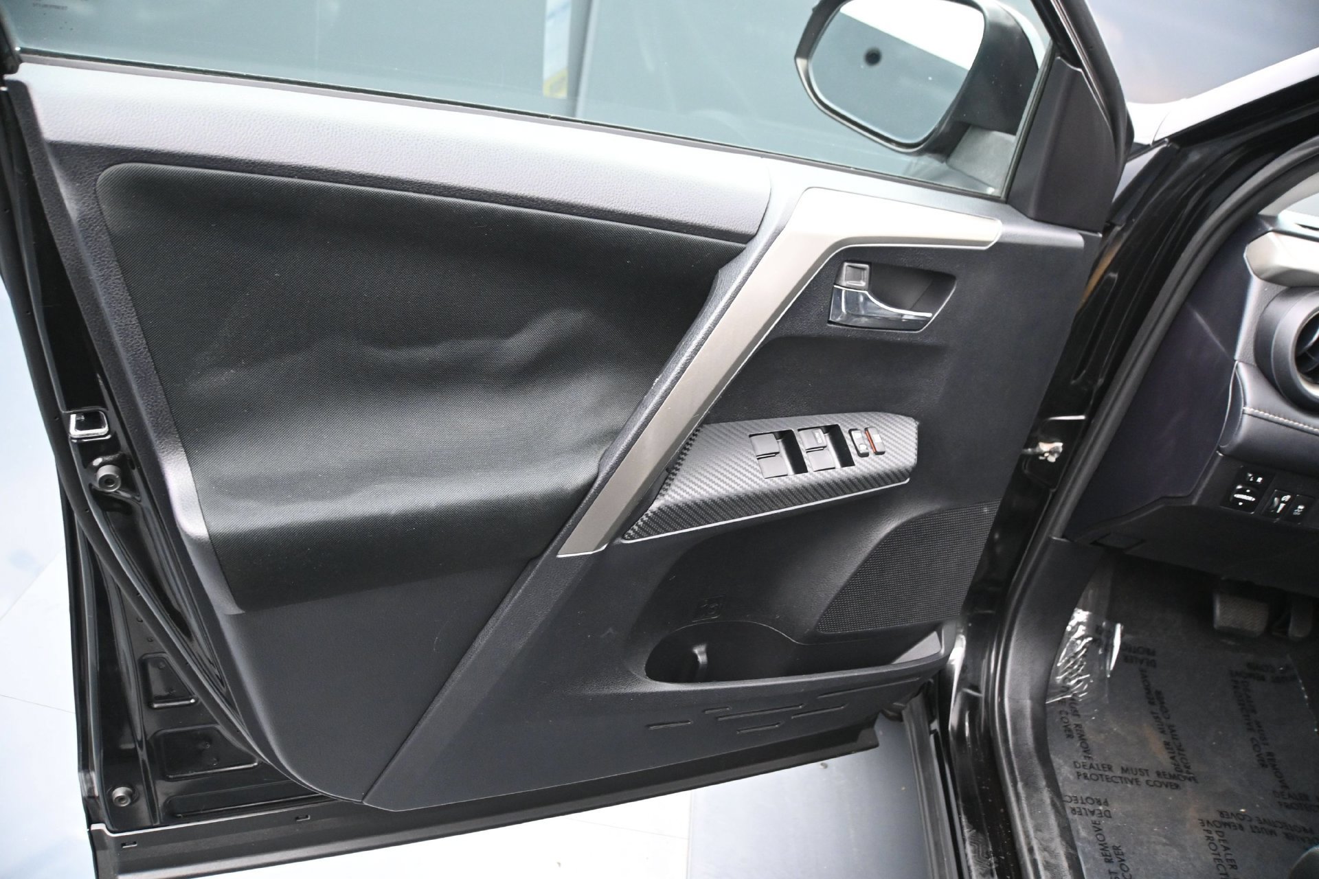 Used 2014 Toyota RAV4 XLE AWD/4WD image 17
