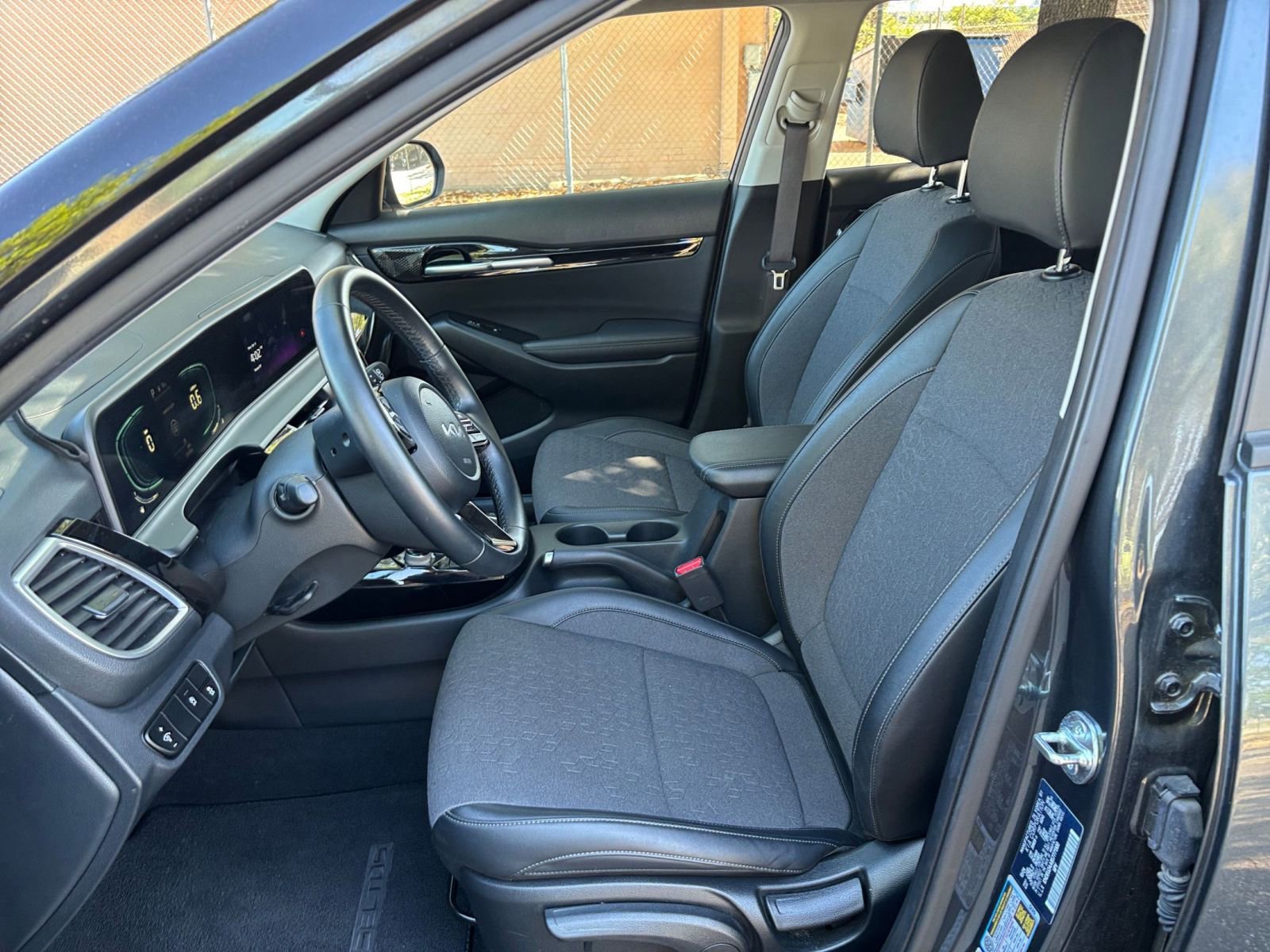 Used 2025 Kia Seltos S FWD image 31