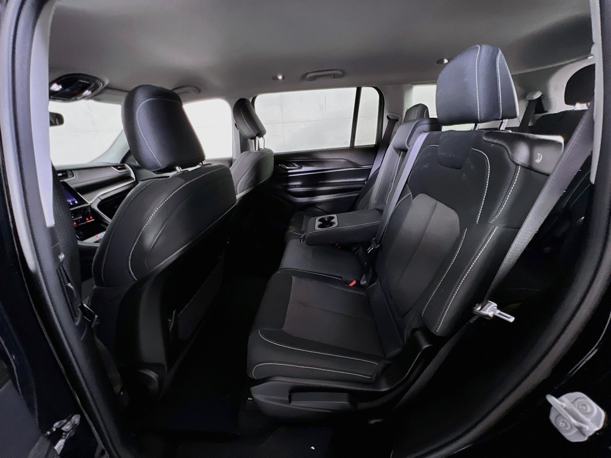 Used 2023 Jeep Grand Cherokee L Laredo w/ Luxury Tech Group I AWD/4WD image 23