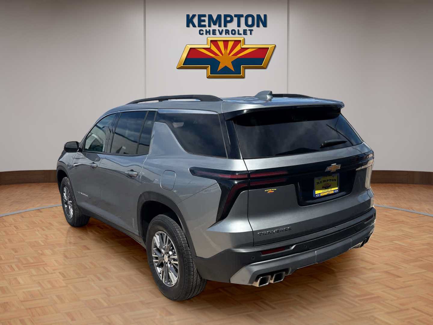 Used 2026 Chevrolet Traverse LT FWD image 4