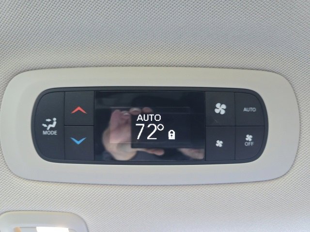 Used 2020 Chrysler Pacifica Limited image 36