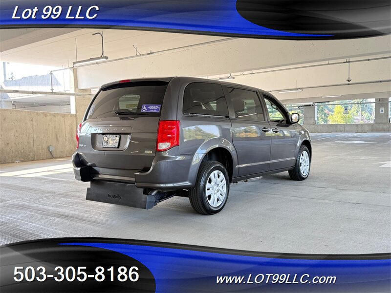 Used 2018 Dodge Grand Caravan SE w/ Power Convenience Group I FWD image 12