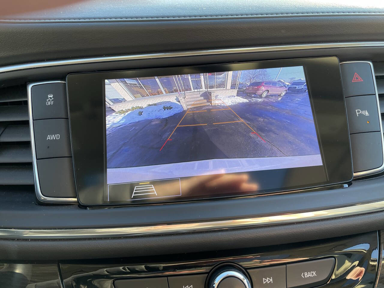 Used 2021 Buick Enclave Essence image 24