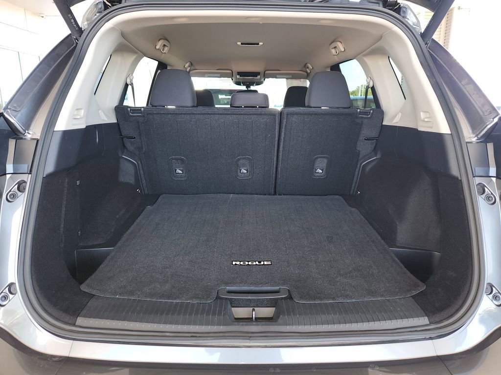Used 2025 Nissan Rogue SV image 13