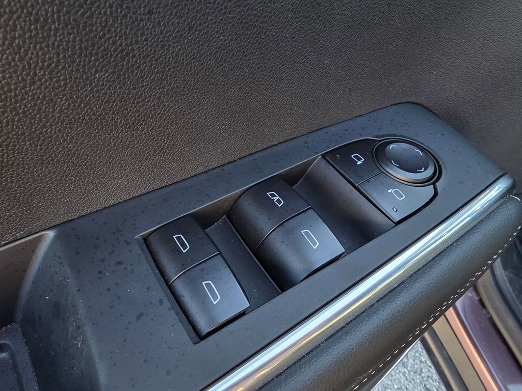 Used 2025 GMC Acadia Elevation image 12