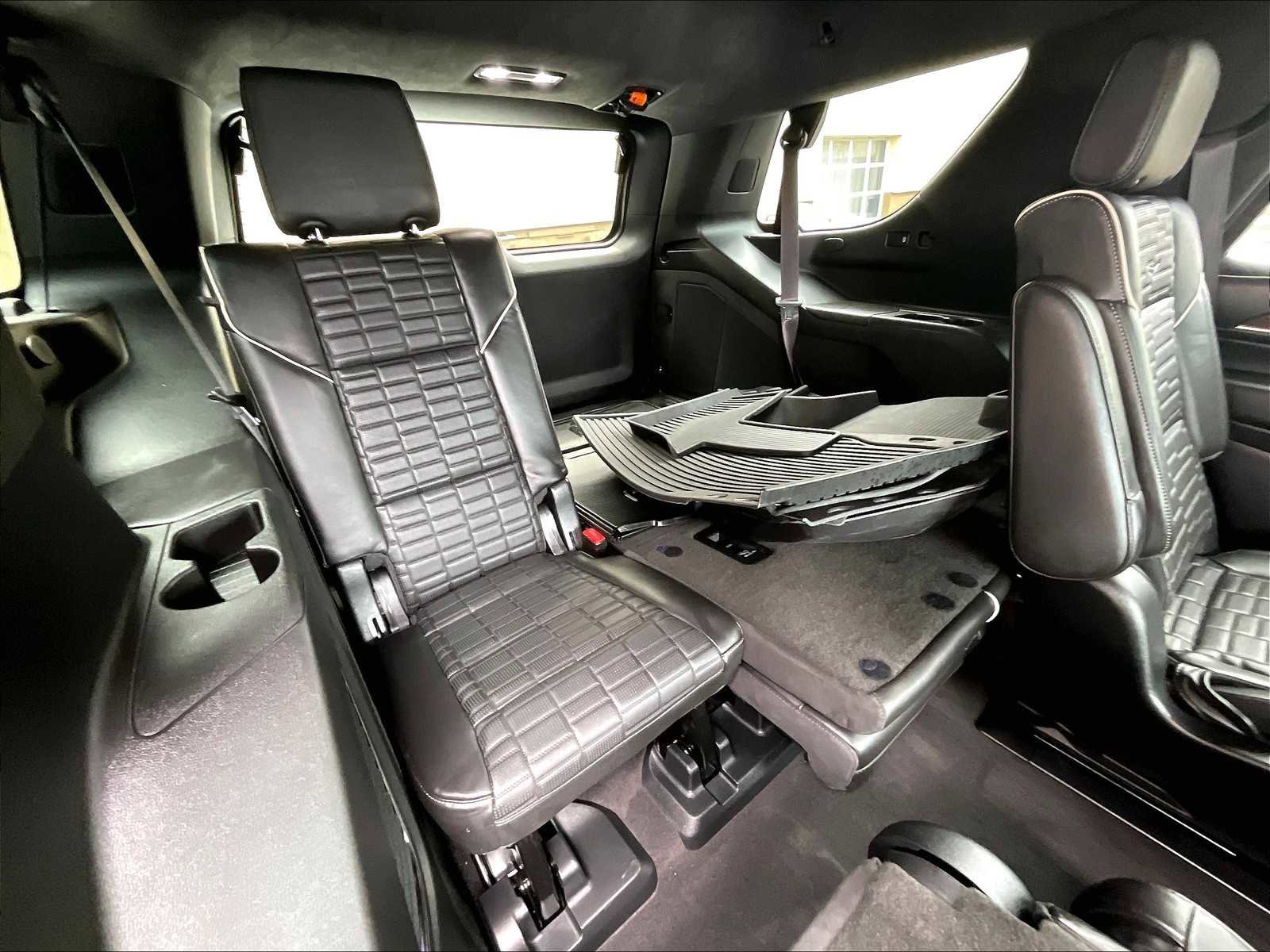 Used 2023 Cadillac Escalade Sport Platinum w/ LPO, ONYX Package image 17