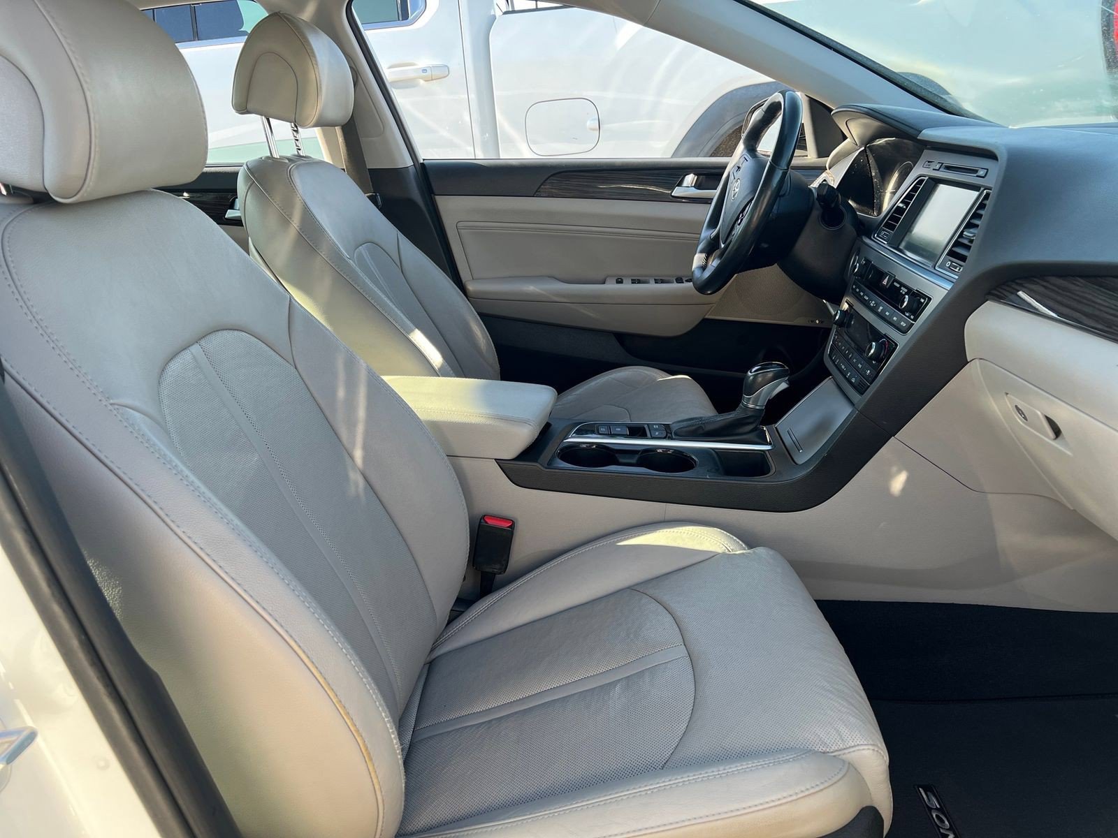 Used 2015 Hyundai Sonata Limited w/ Option Group 06 FWD image 32