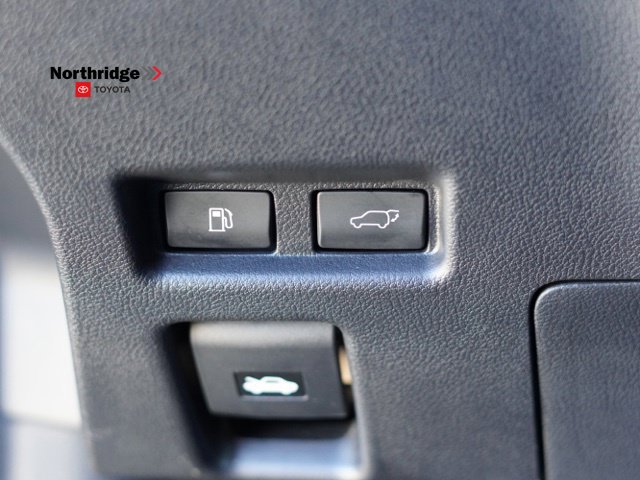 Used 2022 Lexus UX 200 w/ Premium Package FWD image 18