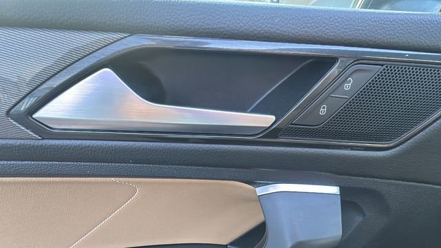 Used 2022 Volkswagen Tiguan SE image 20